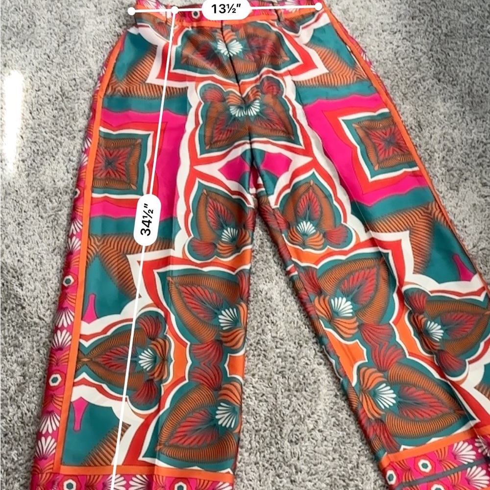Zara Red and Pink Geometric Capris - Picture 4 of 5